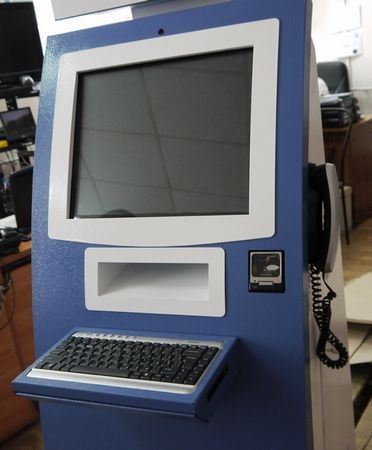 Сенсорный киоск — программно-аппаратный комплекс, собранный на базе персонального компьютера и оснащенный сенсорным монитором
